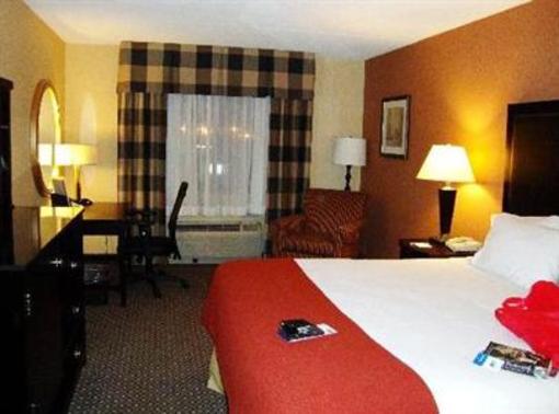 фото отеля Holiday Inn Express Saugus Logan Airport