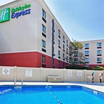 фото отеля Holiday Inn Express Saugus Logan Airport