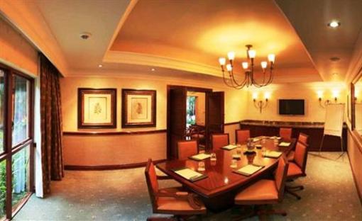 фото отеля Forest Suites Hotel