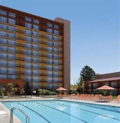 фото отеля Crowne Plaza Albuquerque