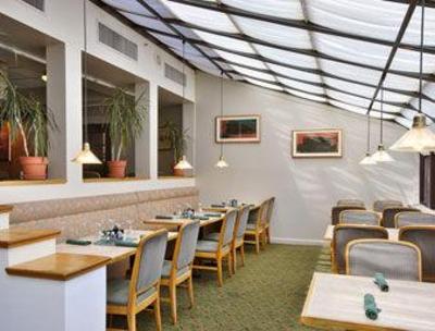 фото отеля Amelia's Hospitality Inn & Suites Airport
