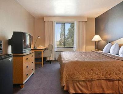 фото отеля Amelia's Hospitality Inn & Suites Airport