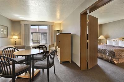фото отеля Amelia's Hospitality Inn & Suites Airport