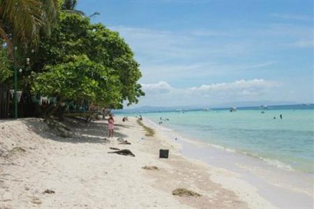 фото отеля Dumaluan Beach Resort