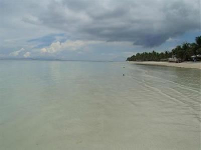 фото отеля Dumaluan Beach Resort