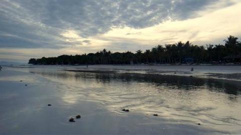 фото отеля Dumaluan Beach Resort