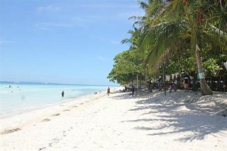 фото отеля Dumaluan Beach Resort