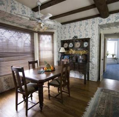 фото отеля Cheshire Cat Inn