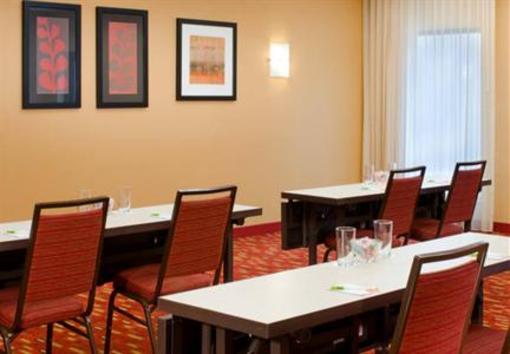 фото отеля Courtyard by Marriott Indianapolis Airport