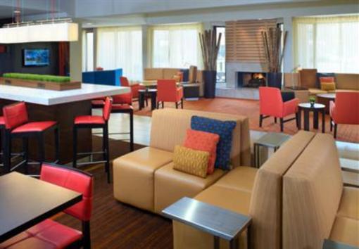 фото отеля Courtyard by Marriott Indianapolis Airport