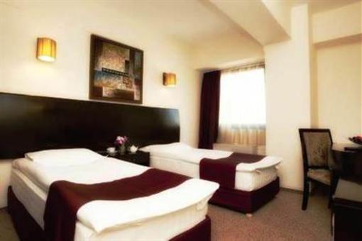 фото отеля Avis Hotel