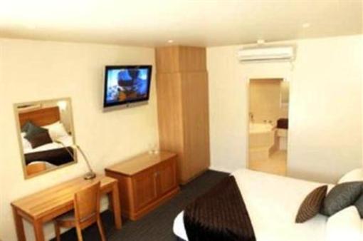 фото отеля BEST WESTERN Wyndhamere Motel