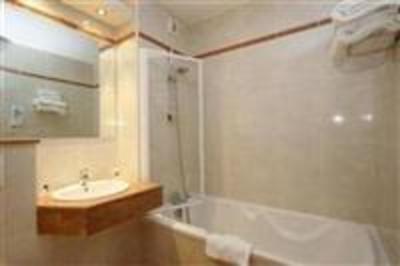 фото отеля Hotel Kyriad Nimes Ouest
