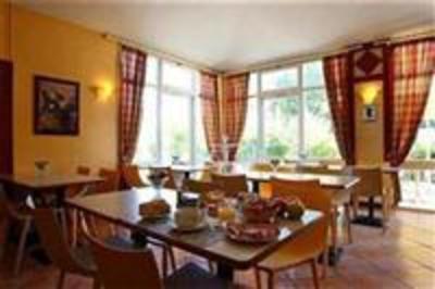 фото отеля Hotel Kyriad Nimes Ouest