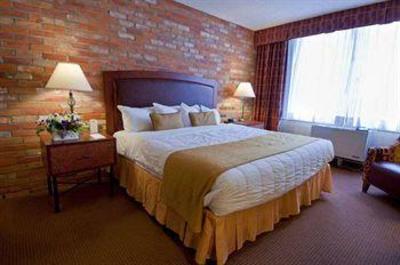 фото отеля Quality Hotel - Inn at False Creek
