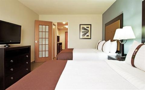 фото отеля Holiday Inn & Suites Airport