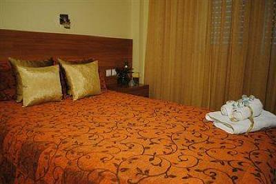 фото отеля Ideal Hotel Piraeus