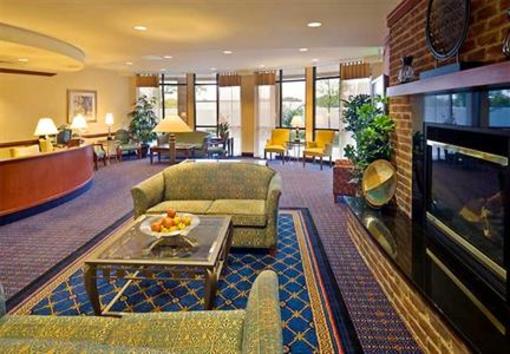 фото отеля Courtyard by Marriott Harrisburg West / Mechanicsburg
