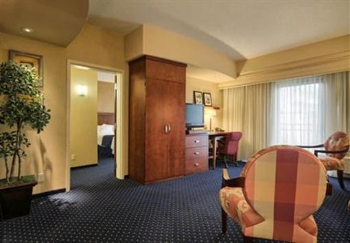 фото отеля Courtyard by Marriott Harrisburg West / Mechanicsburg
