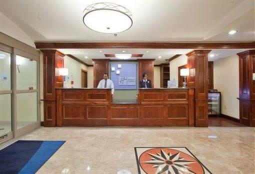 фото отеля Holiday Inn Express Hotel & Suites Fredericksburg (Virginia)