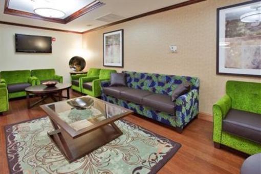 фото отеля Holiday Inn Express Hotel & Suites Fredericksburg (Virginia)