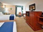 фото отеля Holiday Inn Express Hotel & Suites Fredericksburg (Virginia)