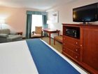 фото отеля Holiday Inn Express Hotel & Suites Fredericksburg (Virginia)