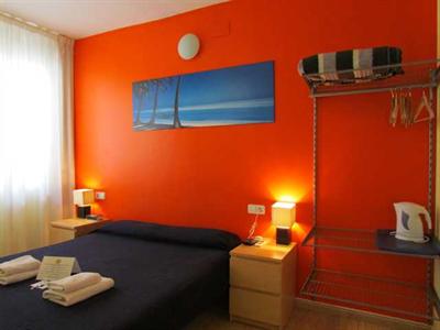 фото отеля Barcelona City North Hostal