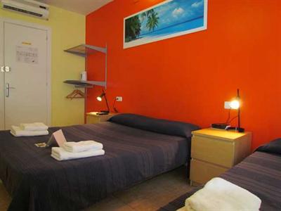 фото отеля Barcelona City North Hostal