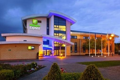 фото отеля Holiday Inn Express Northampton M1 Jct 15