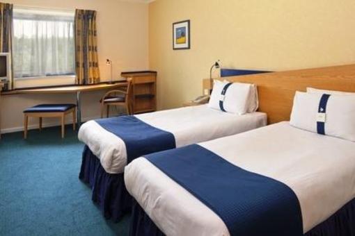фото отеля Holiday Inn Express Northampton M1 Jct 15