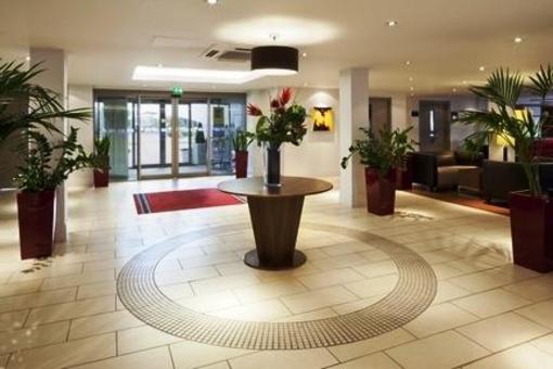 фото отеля Holiday Inn Express Northampton M1 Jct 15