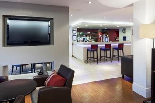 фото отеля Holiday Inn Express Northampton M1 Jct 15