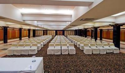 фото отеля Hotel Sarovar Portico