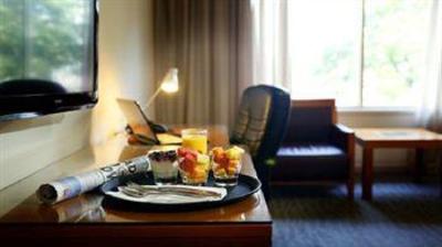 фото отеля Chifley Hotel & Apartments Geelong
