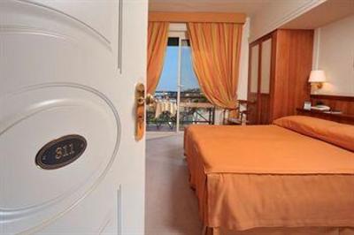 фото отеля Vis a Vis Hotel