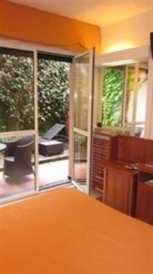 фото отеля Vis a Vis Hotel