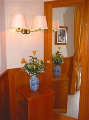 фото отеля Vis a Vis Hotel