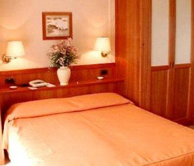 фото отеля Vis a Vis Hotel