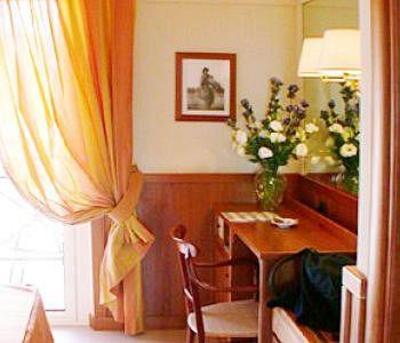 фото отеля Vis a Vis Hotel