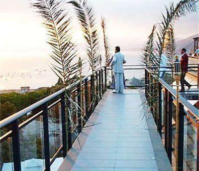 фото отеля Vis a Vis Hotel
