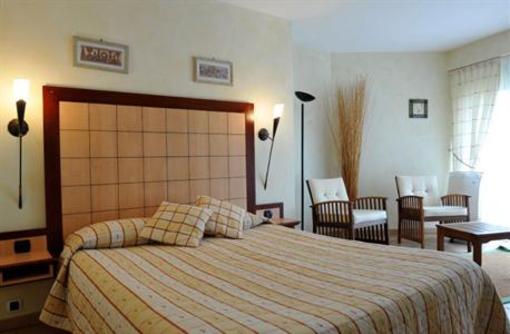 фото отеля Hotel La Sapiniere Brioude