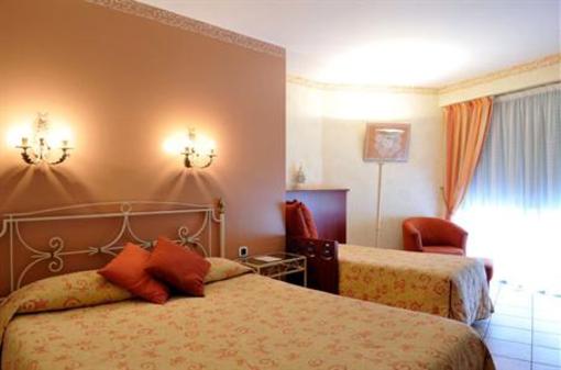 фото отеля Hotel La Sapiniere Brioude