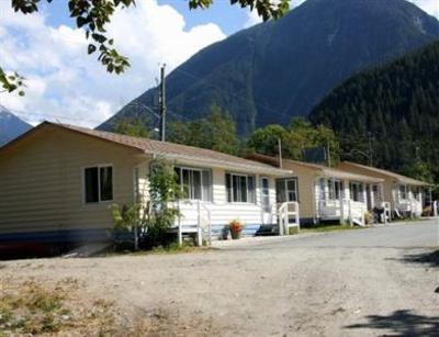 фото отеля Bella Coola Motel