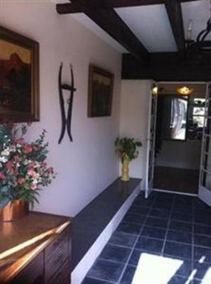 фото отеля Yeoman's Acre B&B
