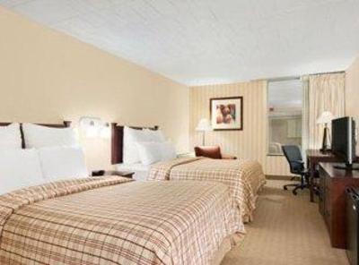 фото отеля Ramada Greensburg