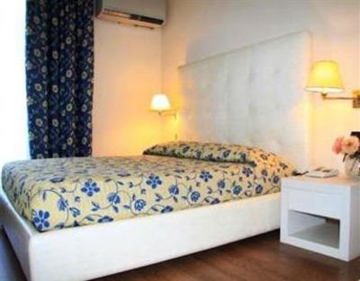 фото отеля Hotel dei Tigli Angera