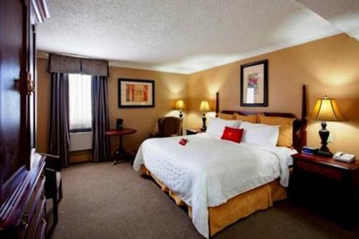 фото отеля Crowne Plaza Lord Beaverbrook Hotel