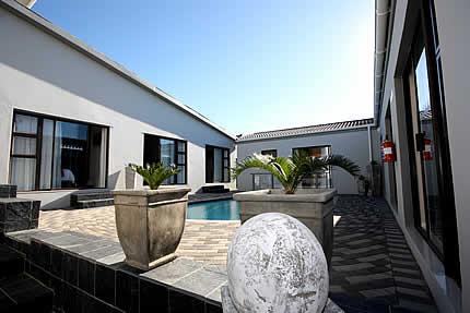 фото отеля Le Blue Guesthouse Port Elizabeth