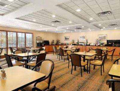 фото отеля Wingate by Wyndham Calgary